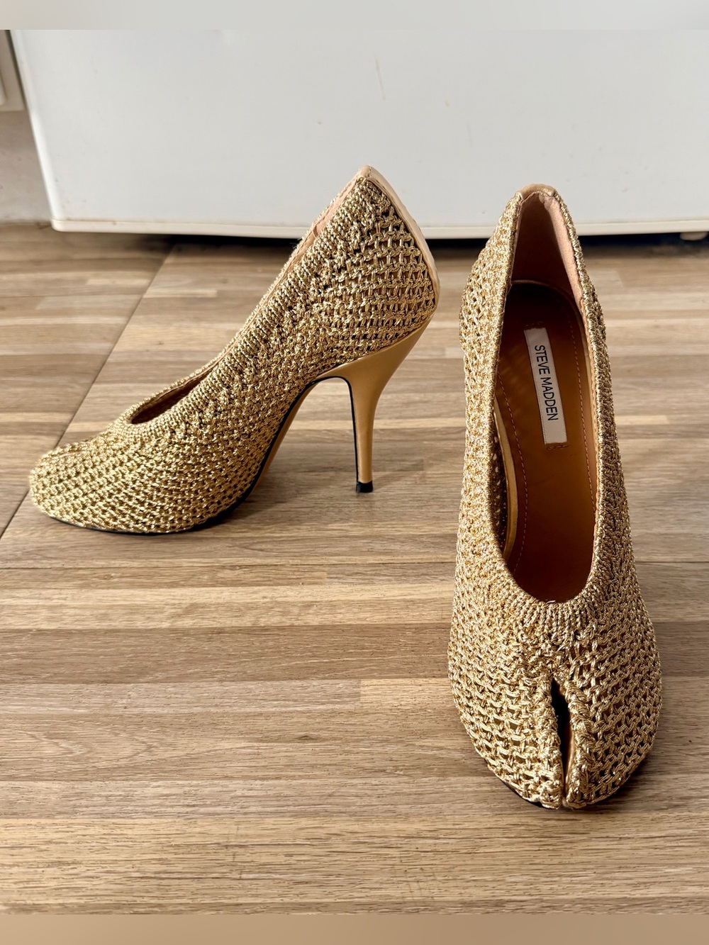 Steve Madden Juliette Woven Gold Tabi Split Toe Stiletto Heels, women’s size 6